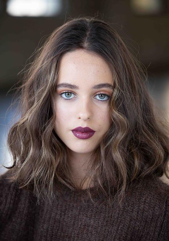 苔丝·巴泰勒米 Tess Barthélémy照片