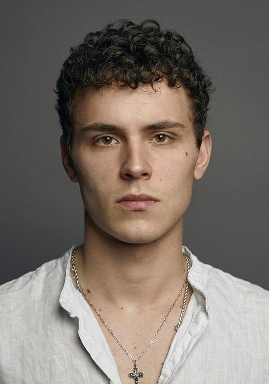 阿隆·陂佩 Arón Piper照片