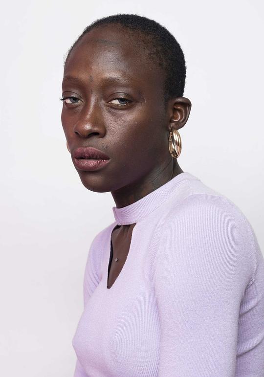 瑟辛诺·亨利埃特 Sesinou Henriette照片