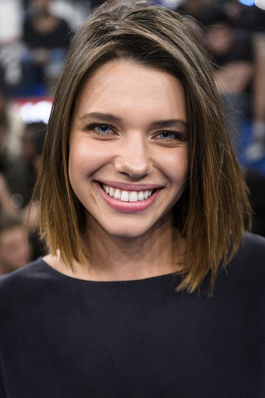 布鲁纳·林斯迈耶 Bruna Linzmeyer照片