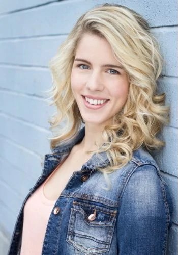 艾米莉·贝特·理查兹 Emily Bett Rickards照片