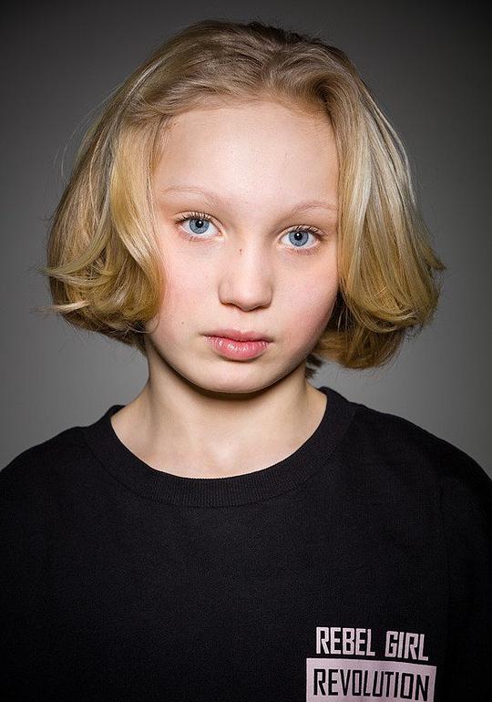 海伦娜·泽格尔 Helena Zengel照片