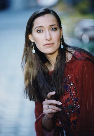 内罗菲·帕齐拉 Nelofer Pazira照片