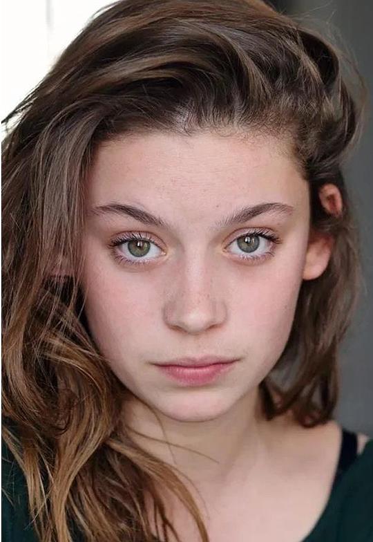 马拉·塔昆 Mara Taquin照片