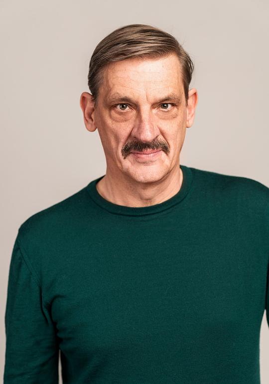 彼得·范·登·贝京 Peter Van den Begin照片