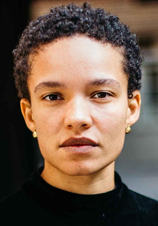 吉娜·哈勒 Gina Haller照片