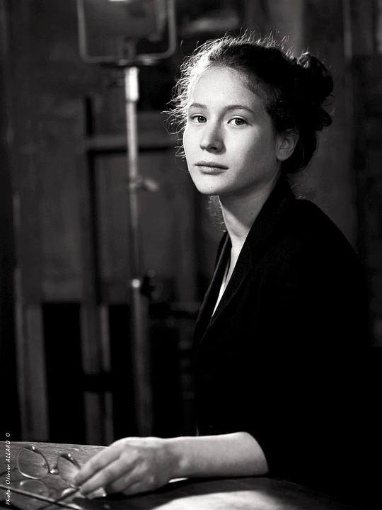 克莱尔·迪比尔克 Claire Duburcq照片