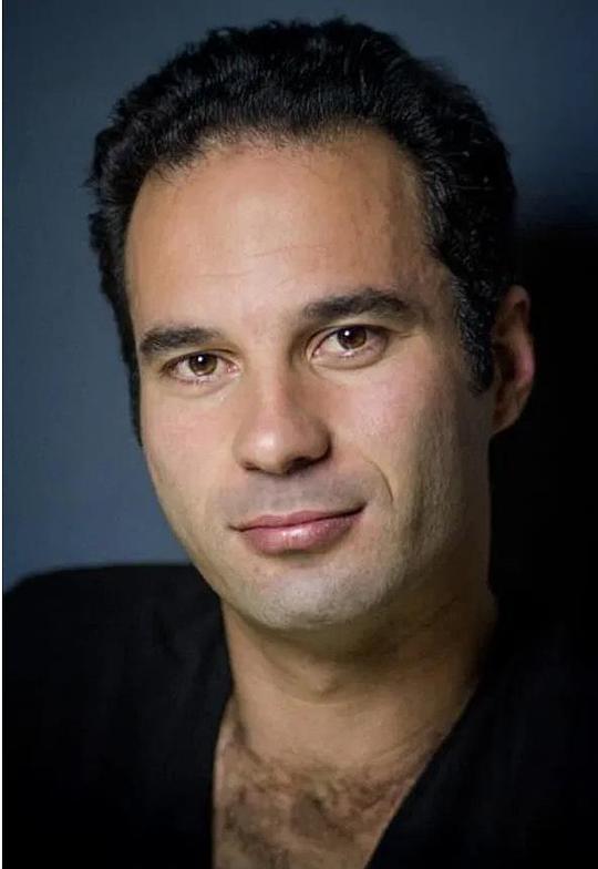 欧赞·赛里克 Ozan Çelik照片