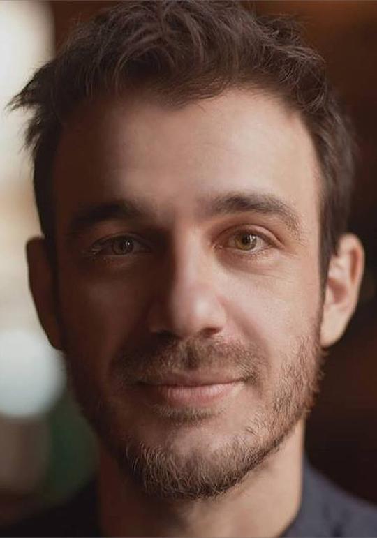 埃雷尼克·贝齐里 Erenik Beqiri照片