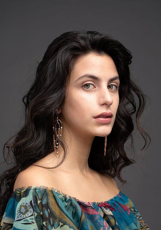 佛提尼·佩鲁佐 Fotinì Peluso照片