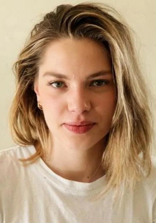 艾拉·佩莱格里尼 Ella Pellegrini照片