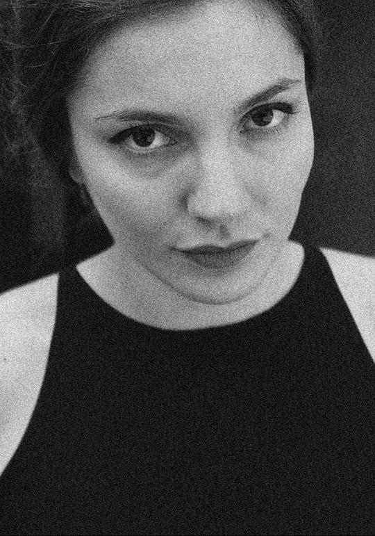 洛拉·基沃龙 Lola Quivoron照片