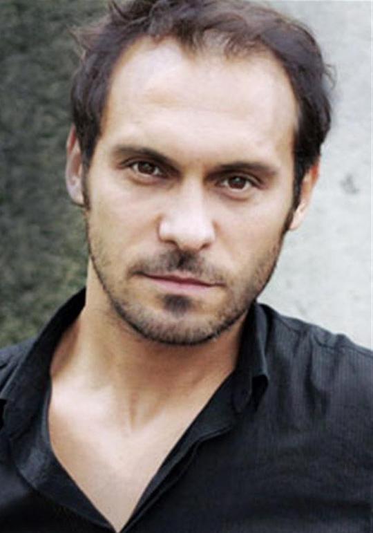 恩尼克·乔雷特 Yannick Choirat照片