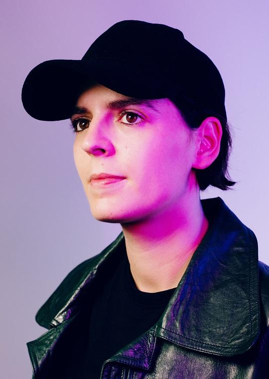 伊里斯·沙塞涅 Iris Chassaigne照片