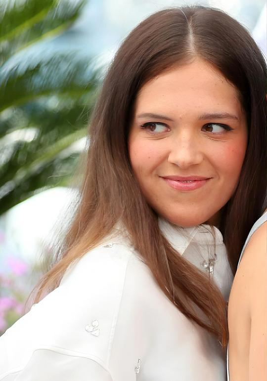 桑达·科德里亚努 Sanda Codreanu照片