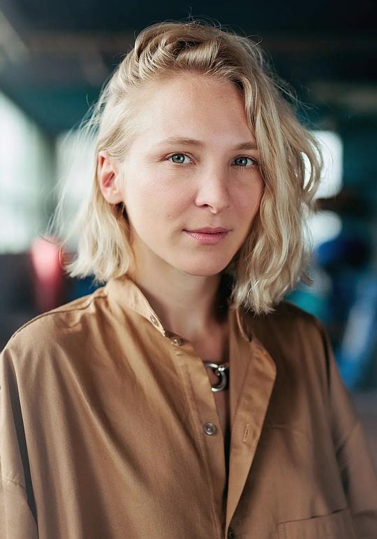 范妮·莫林斯 Fanny Molins照片