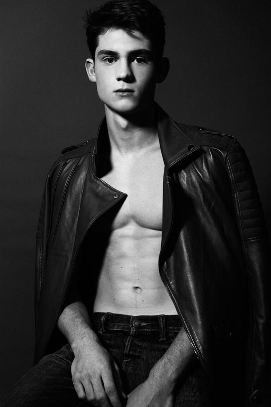 皮埃尔·普里厄 Pierre Prieur照片