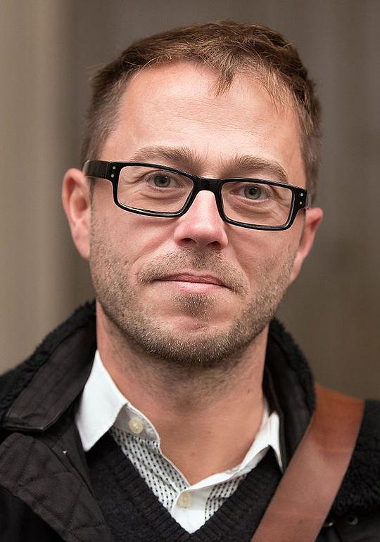 让-加布里埃尔·佩里奥 Jean-Gabriel Périot照片