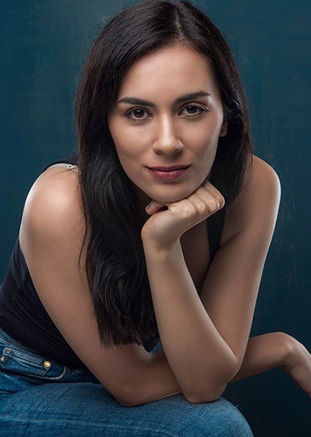 布尔库·格尔格达尔 Burcu Gölgedar照片