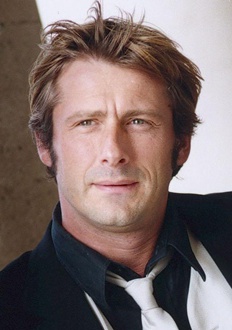 贝尔纳·耶尔勒 Bernard Yerlès照片