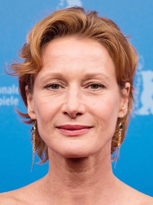 阿斯特里德·惠特纳尔 Astrid Whettnall照片