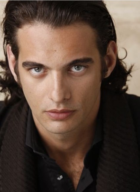 西奥·亚历山大 Theo Alexander照片