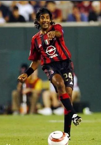 维卡什·多拉索 Vikash Dhorasoo照片