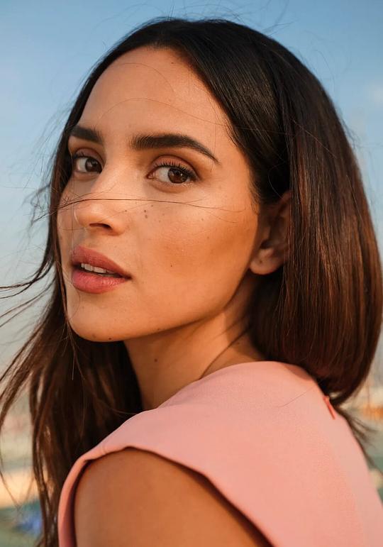 阿德里娅·阿霍纳 Adria Arjona照片