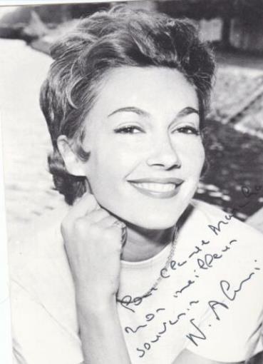 纳迪娜·阿拉里 Nadine Alari照片