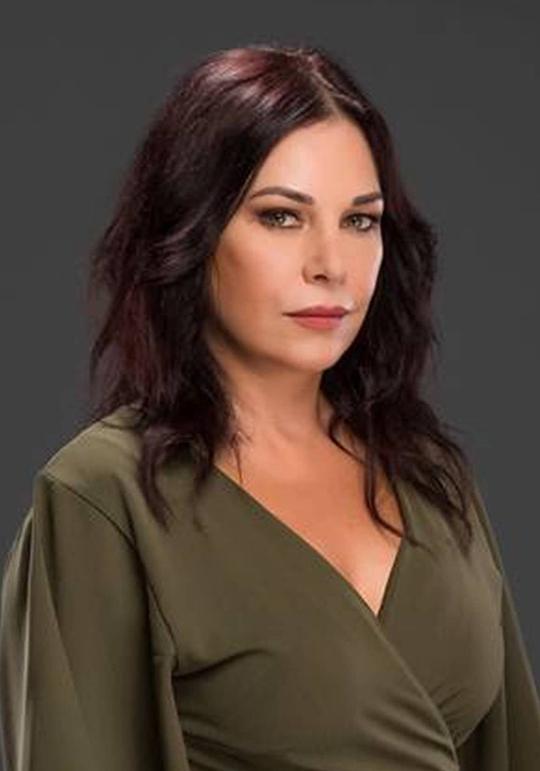 塞纳伊·古勒 Senay Gürler照片