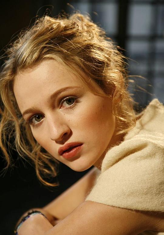 克丽丝塔·特瑞特 Christa Theret照片