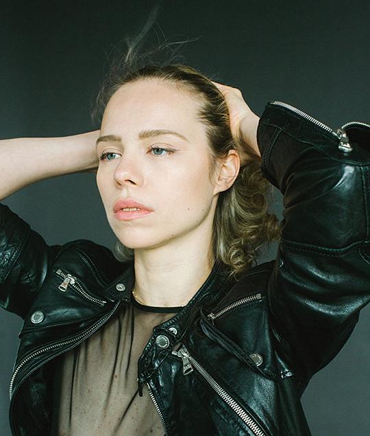 雅妮娜·霍普 Yanina Hope照片