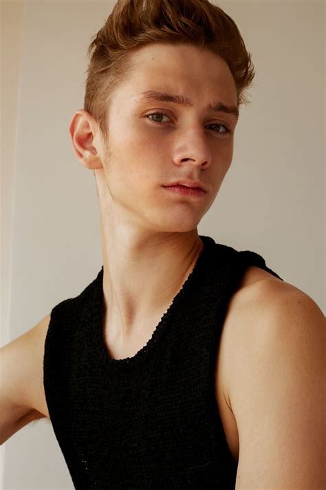 安格·达尔让 Ange Dargent照片