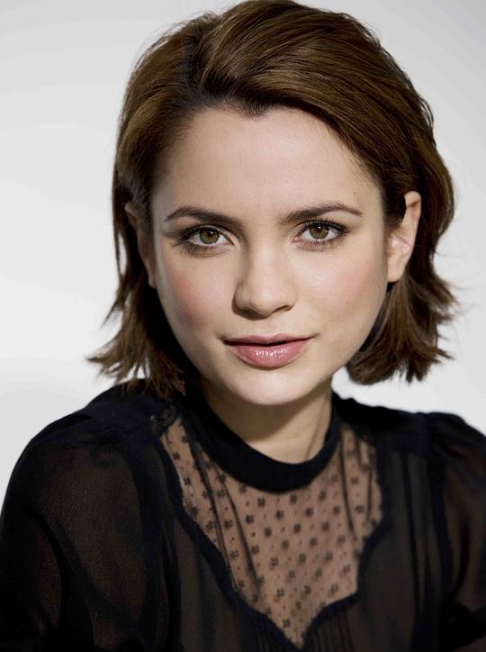 杰西卡·托维 Jessica Tovey照片