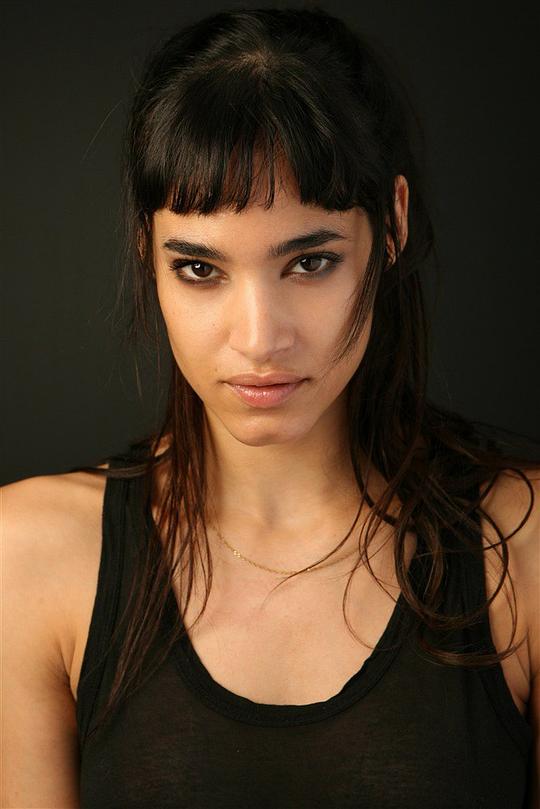 索菲亚·波多拉 Sofia Boutella照片