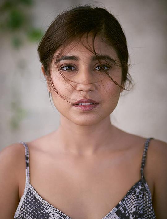 施维塔·特里帕蒂 Shweta Tripathi as照片