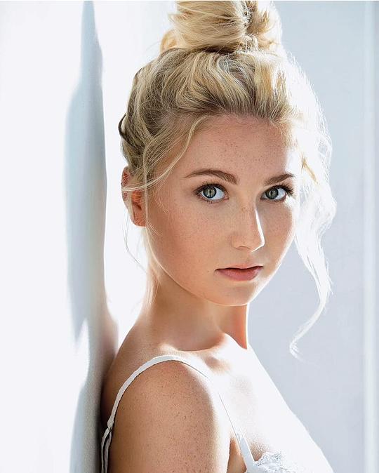 姬丽·卡特·威尔斯 Keely Cat Wells照片