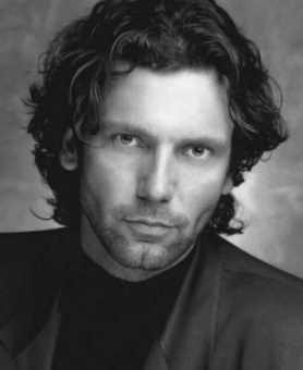 皮特·J.卢卡斯 Peter J. Lucas照片