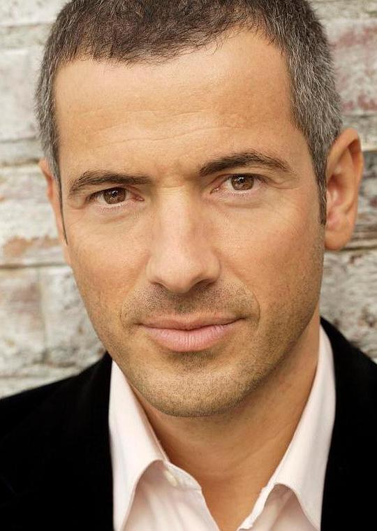 布鲁诺·帕特祖鲁 Bruno Putzulu照片