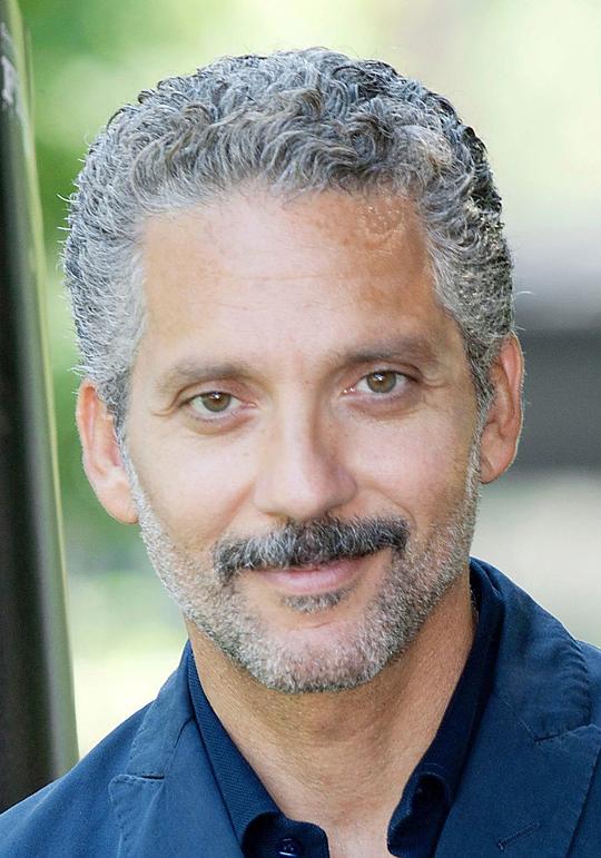 贝佩·费奥雷罗 Beppe Fiorello照片