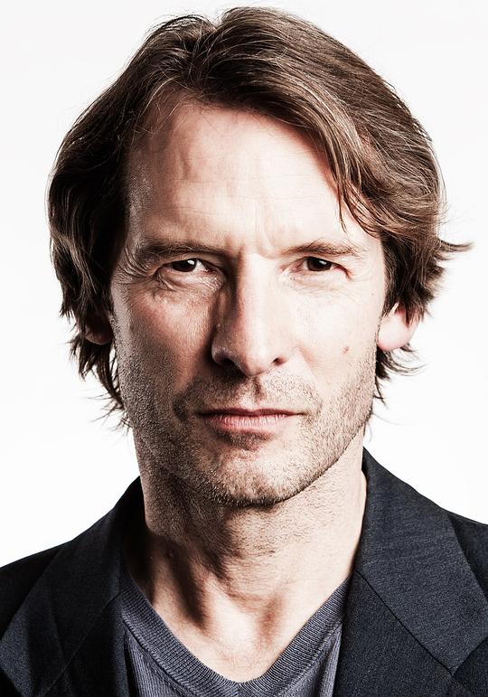 阿德里安·霍夫 Adrian Hough照片