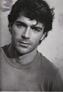 卢卡·阿金泰罗 Luca Argentero照片