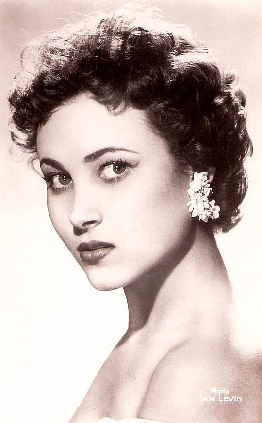 帕斯卡尔·罗伯茨 Pascale Roberts照片