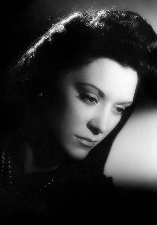 玛丽亚·卡萨雷斯 María Casares照片