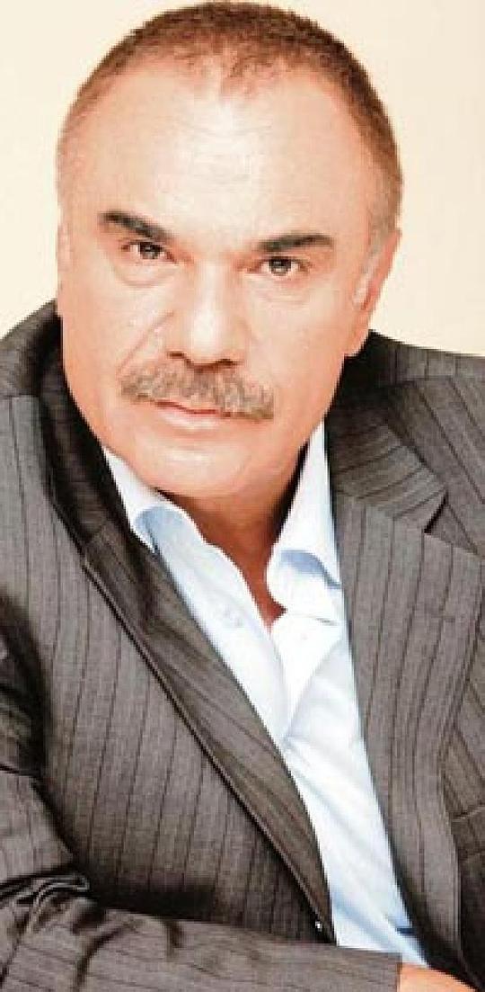 海里勒·耶尔根 Halil Ergün照片