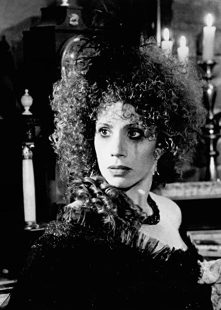 朱莉娅·米杰尼斯 Julia Migenes照片