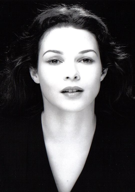 戴尔芬·福雷斯特 Delphine Forest照片