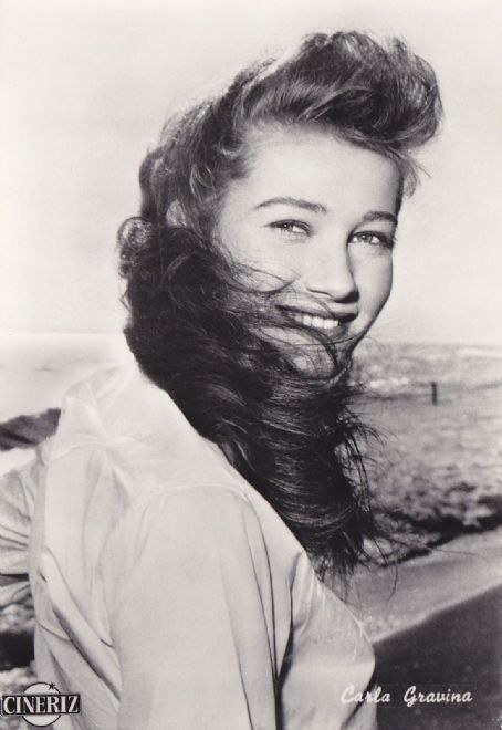 卡拉·歌拉薇娜 Carla Gravina照片