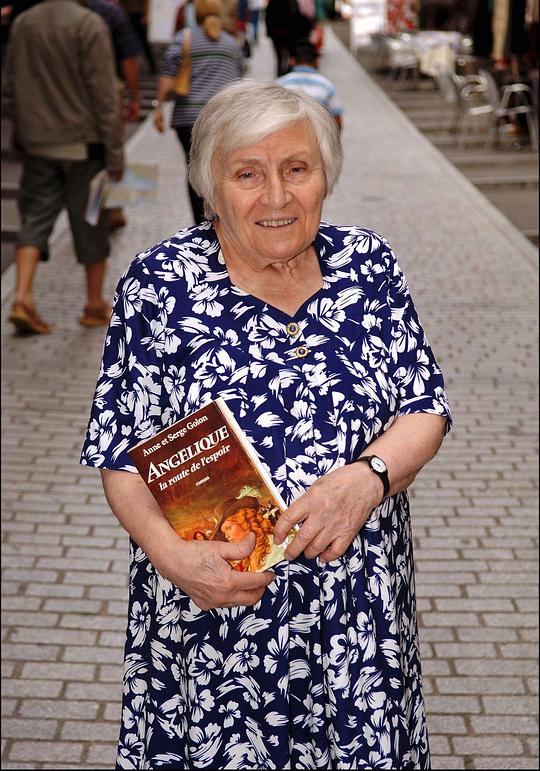 安妮·戈隆 Anne Golon照片