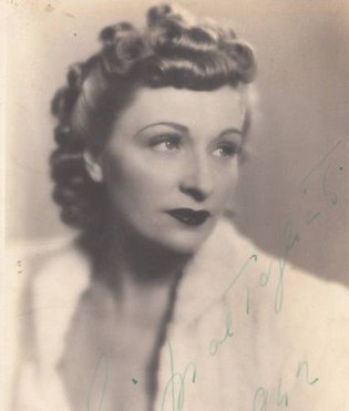 伊弗莉娜·马尔塔亚蒂 Evi Maltagliati照片